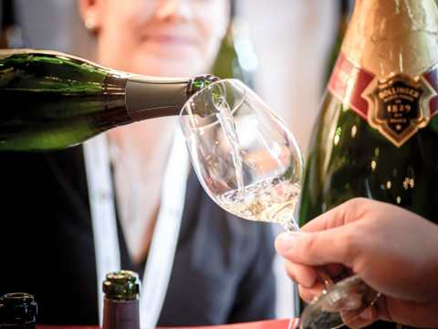 Keväinen viiniinmaistelu Krapin Ali-tuvassa keskiviikkona 8.4. klo 18.